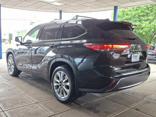 Amber 2021 Toyota Highlander Limited