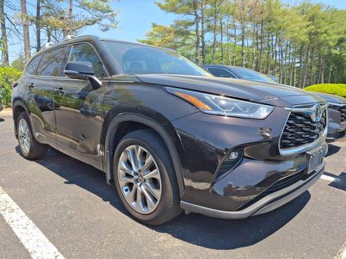 Amber 2021 Toyota Highlander Limited