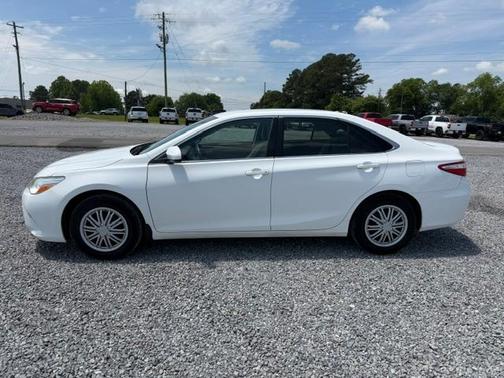 White 2015 Toyota Camry LE
