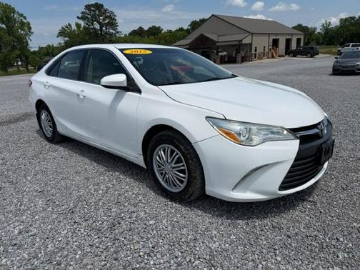 White 2015 Toyota Camry LE