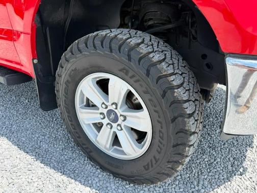 Red 2016 Ford F-150 XLT