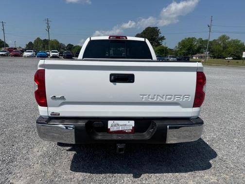 White 2017 Toyota Tundra SR5