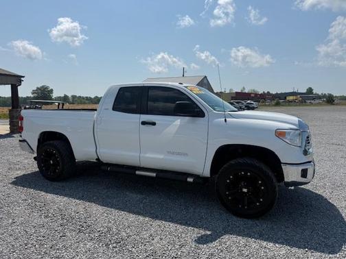 White 2017 Toyota Tundra SR5