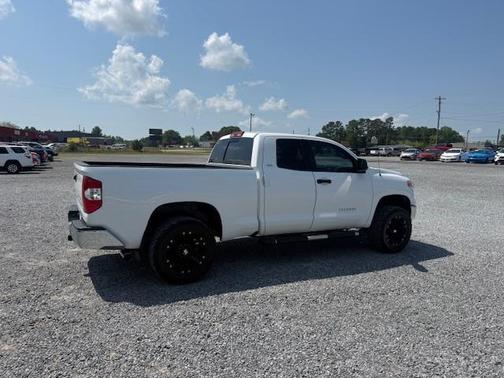 White 2017 Toyota Tundra SR5