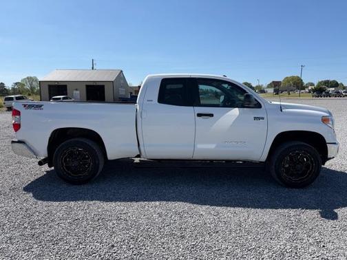 White 2015 Toyota Tundra SR5