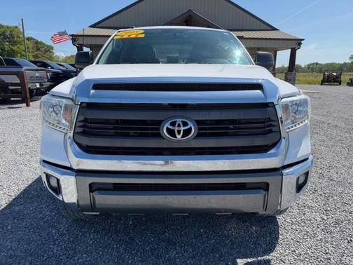 White 2015 Toyota Tundra SR5