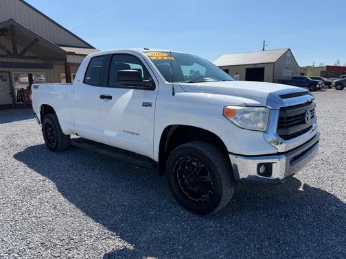 White 2015 Toyota Tundra SR5