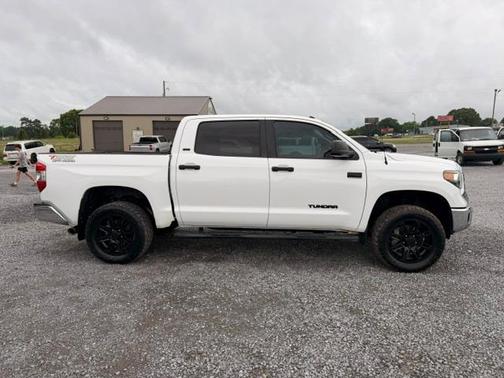 White 2019 Toyota Tundra SR5