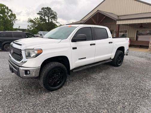 White 2019 Toyota Tundra SR5