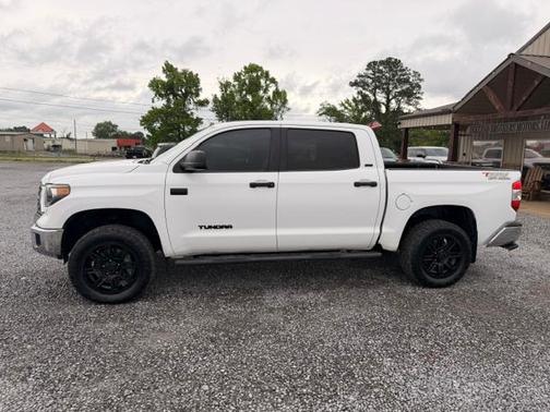 White 2019 Toyota Tundra SR5