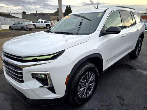 2024 Chevrolet Traverse LT