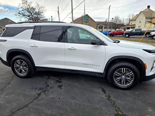 2024 Chevrolet Traverse LT