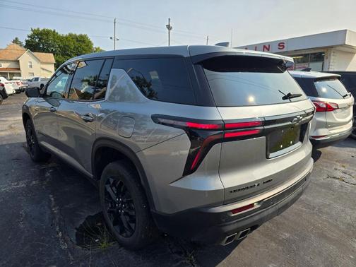 2024 Chevrolet Traverse LS