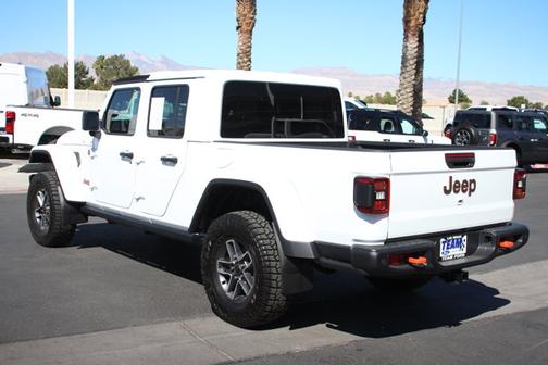 Bright White Clearcoat 2025 Jeep Gladiator MOJAVE