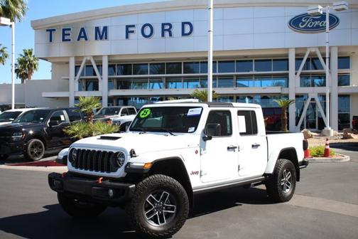 Bright White Clearcoat 2025 Jeep Gladiator MOJAVE