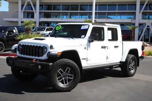Bright White Clearcoat 2025 Jeep Gladiator MOJAVE