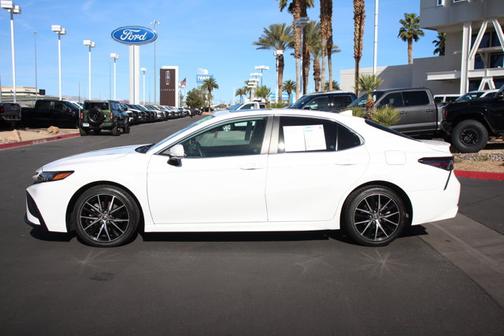 2022 Toyota Camry SE