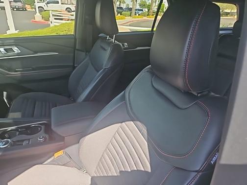 AGATE BLACK METALLIC 2025 Ford Explorer ST-LINE