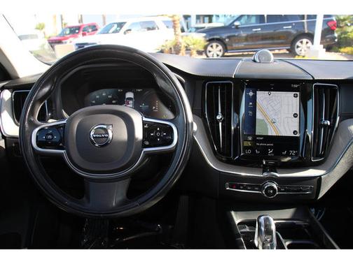 2018 Volvo XC60 T8 INSCRIPTION