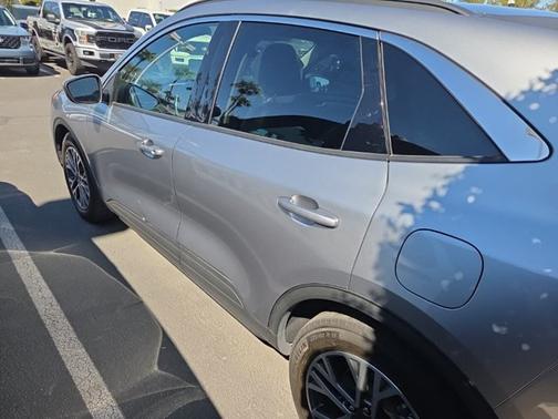ICONIC SILVER 2022 Ford Escape SEL