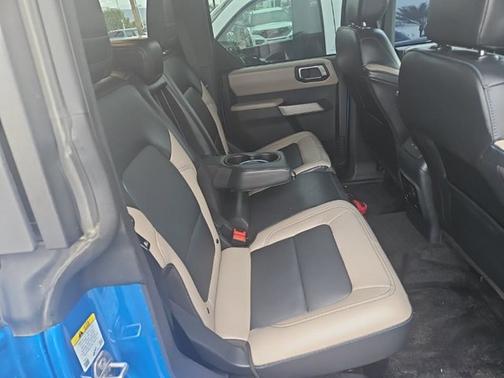 VELOCITY BLUE METALLIC 2023 Ford Bronco WILDTRAK