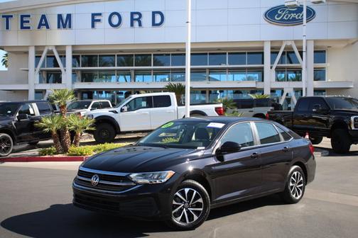Deep Black Pearl Effect 2022 Volkswagen Jetta 1.5T S