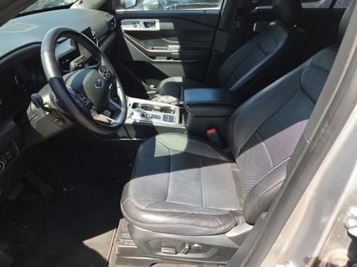 ICONIC SILVER METALLIC 2020 Ford Explorer LIMITED