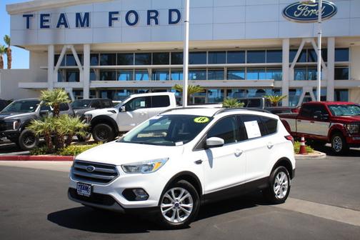 OXFORD WHITE 2018 Ford Escape SE