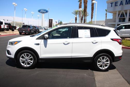 OXFORD WHITE 2018 Ford Escape SE