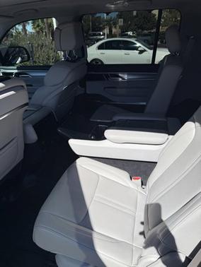 2023 Jeep Grand Wagoneer BASE