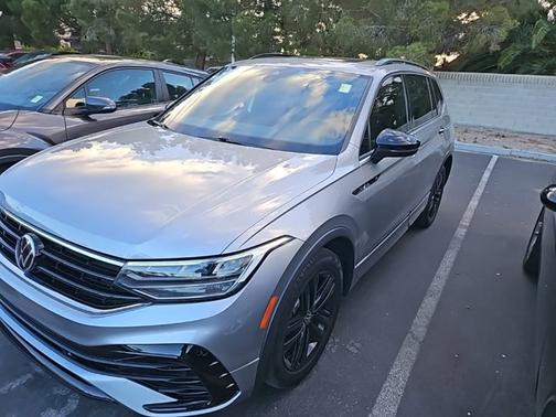 Pyrite Silver Metallic 2022 Volkswagen Tiguan 2.0T SE R-LINE BLACK