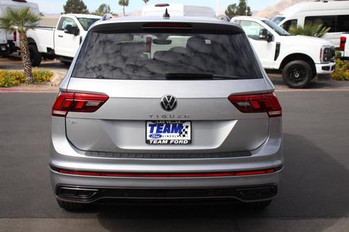 Pyrite Silver Metallic 2022 Volkswagen Tiguan 2.0T SE R-LINE BLACK