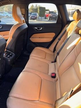 2022 Volvo XC60 B5 INSCRIPTION