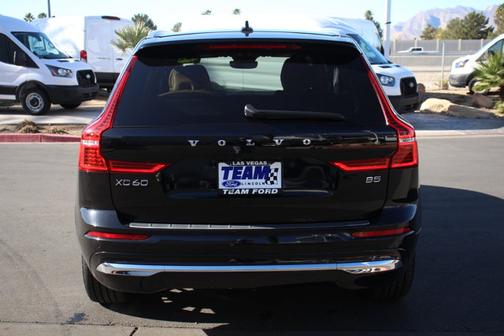 2022 Volvo XC60 B5 INSCRIPTION