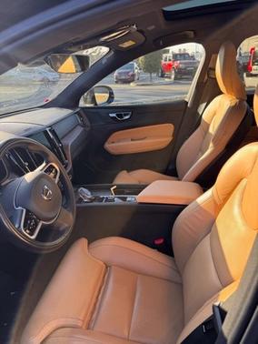 2022 Volvo XC60 B5 INSCRIPTION
