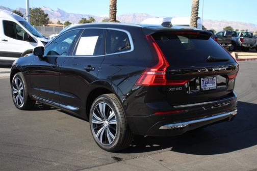 2022 Volvo XC60 B5 INSCRIPTION
