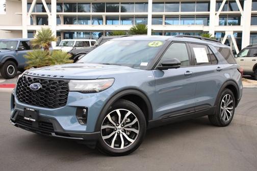 2025 Ford Explorer ST-LINE