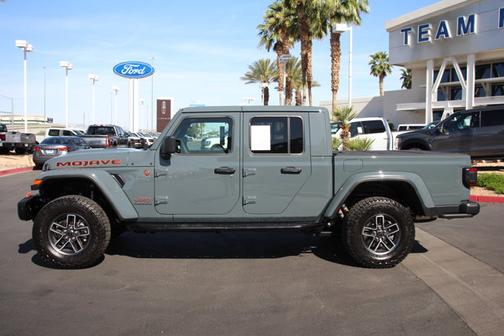 Anvil Clearcoat 2025 Jeep Gladiator MOJAVE