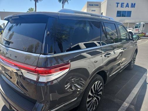 CHROME CAVIAR DARK GRAY MET 2023 Lincoln Navigator BLACK LABEL