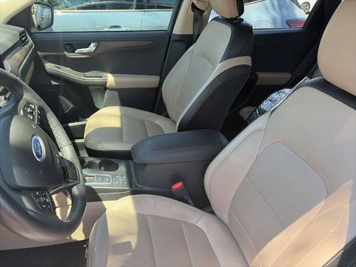 STAR WHITE METALLIC TRI-COA 2020 Ford Escape TITANIUM