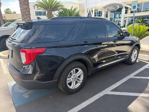 AGATE BLACK METALLIC 2022 Ford Explorer XLT