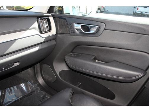 2020 Volvo XC60 T5 INSCRIPTION