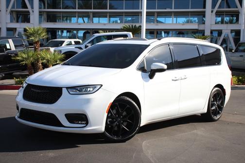 Bright White Clearcoat 2023 Chrysler Pacifica TOURING L
