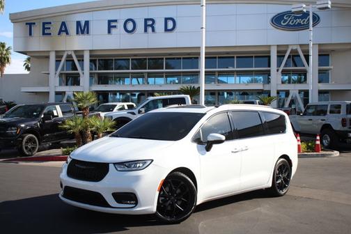 Bright White Clearcoat 2023 Chrysler Pacifica TOURING L