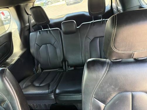Bright White Clearcoat 2023 Chrysler Pacifica TOURING L