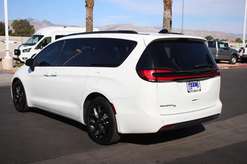 Bright White Clearcoat 2023 Chrysler Pacifica TOURING L