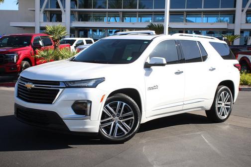 Iridescent Pearl Tricoat 2023 Chevrolet Traverse HIGH COUNTRY