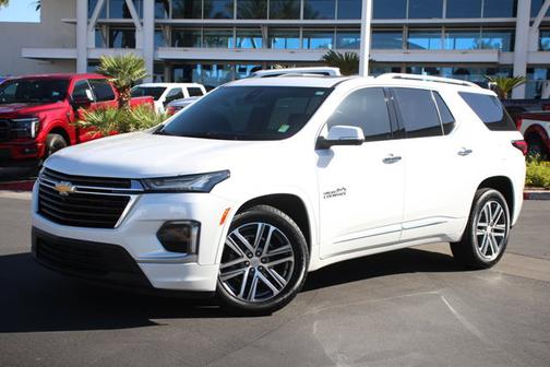 Iridescent Pearl Tricoat 2023 Chevrolet Traverse HIGH COUNTRY