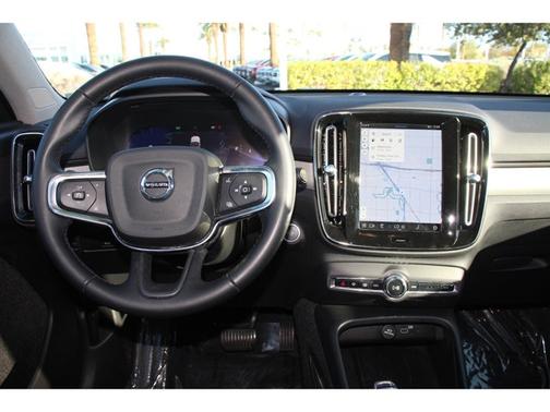 2023 Volvo XC40 B5 PLUS DARK THEME