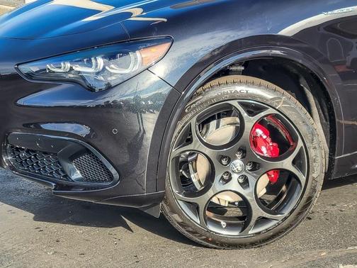 2025 Alfa Romeo Stelvio Base